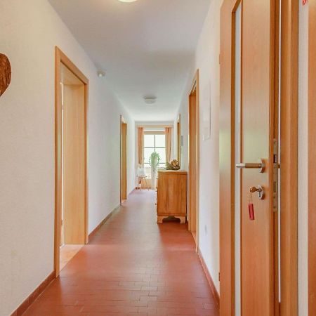 Attractive Apartment In Hainzenberg With Ski Room Екстериор снимка