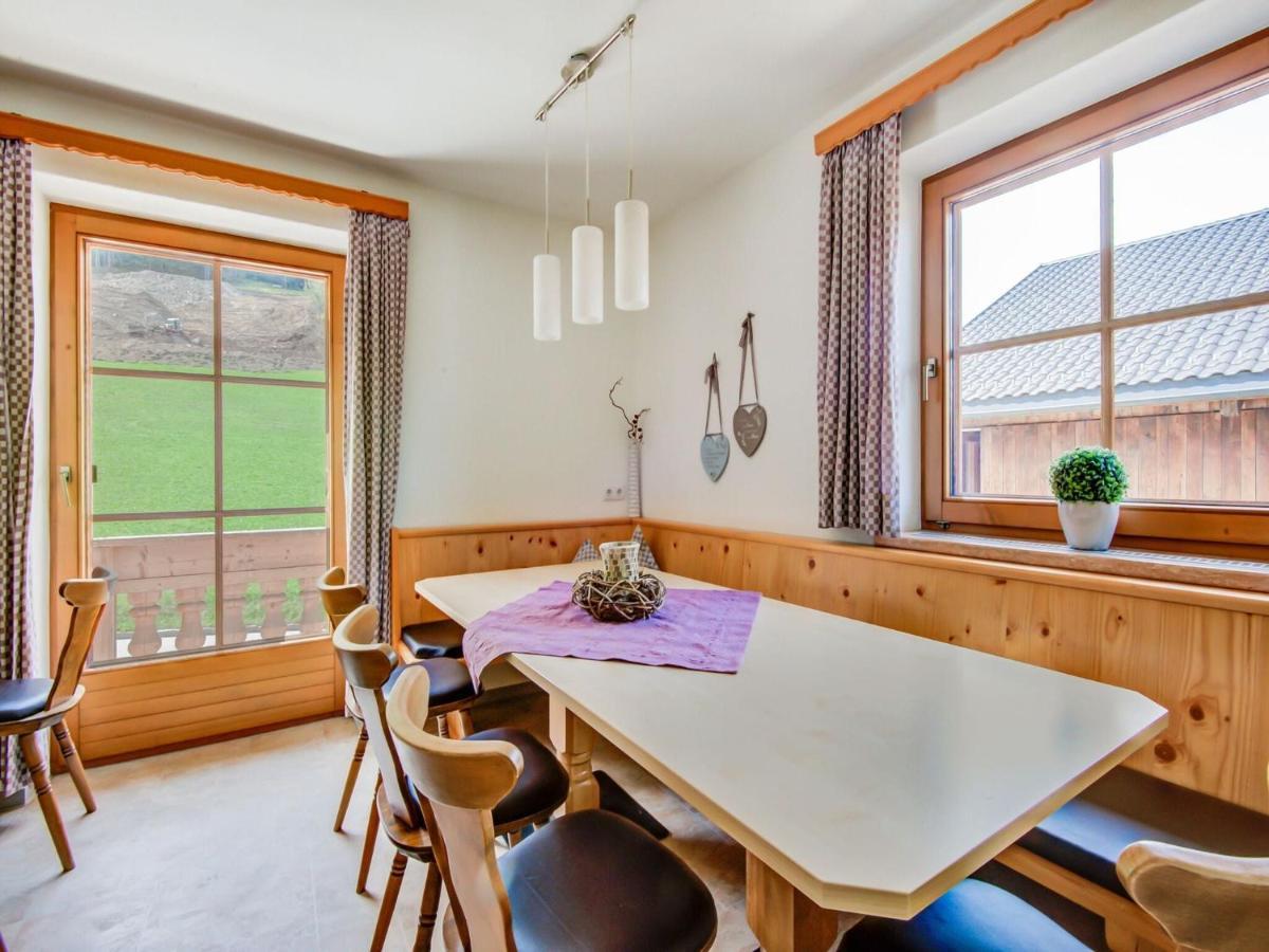 Attractive Apartment In Hainzenberg With Ski Room Екстериор снимка