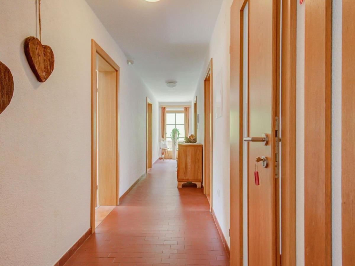 Attractive Apartment In Hainzenberg With Ski Room Екстериор снимка