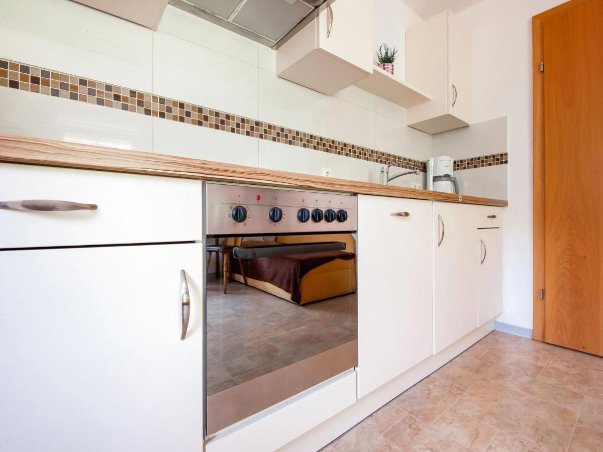 Attractive Apartment In Hainzenberg With Ski Room Екстериор снимка
