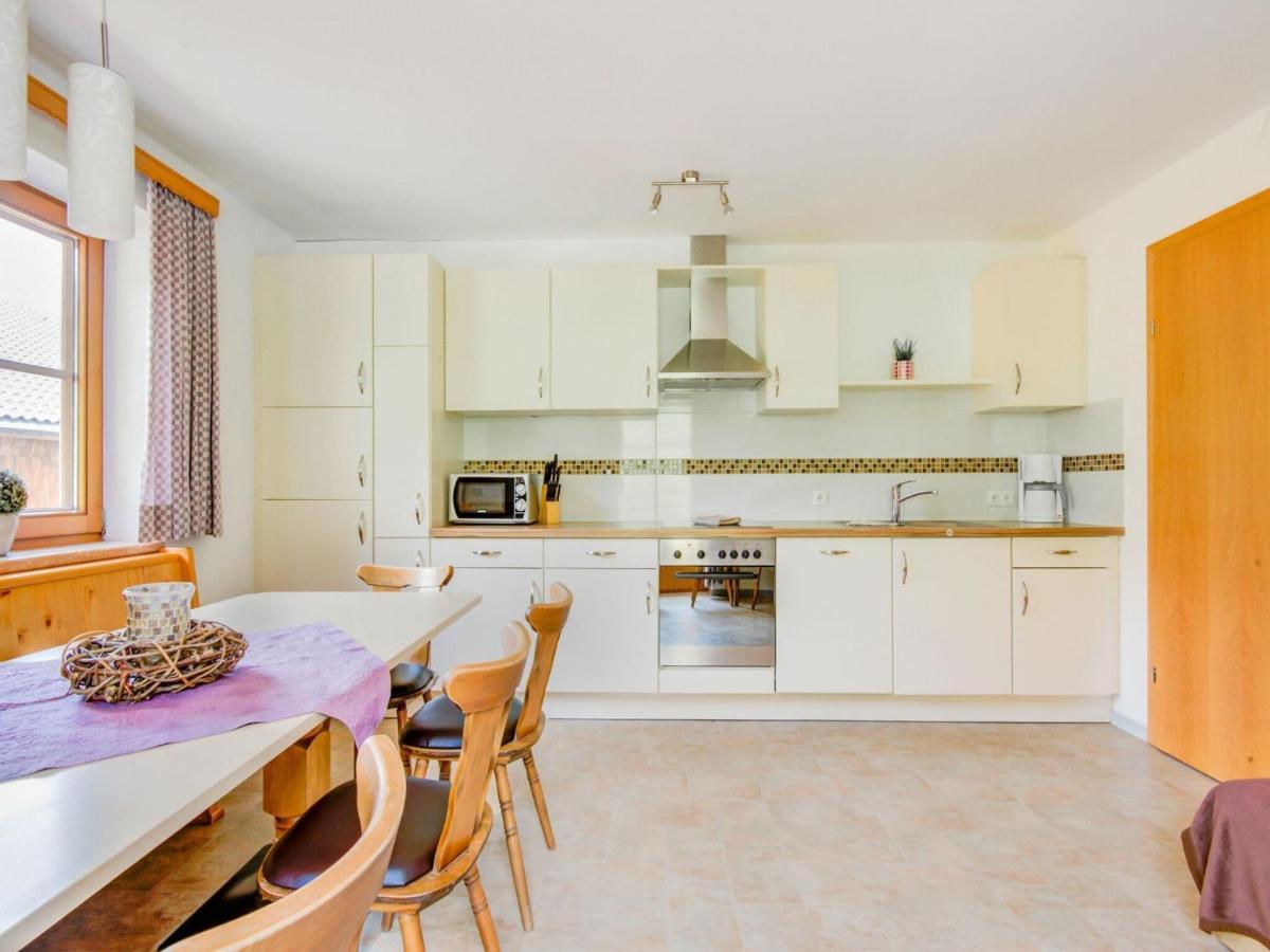 Attractive Apartment In Hainzenberg With Ski Room Екстериор снимка