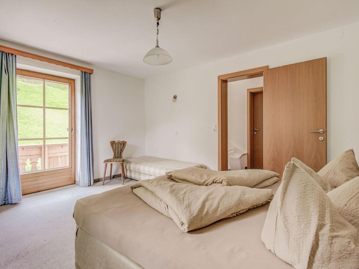 Attractive Apartment In Hainzenberg With Ski Room Екстериор снимка