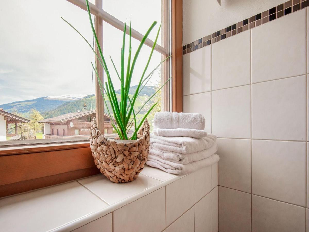 Attractive Apartment In Hainzenberg With Ski Room Екстериор снимка