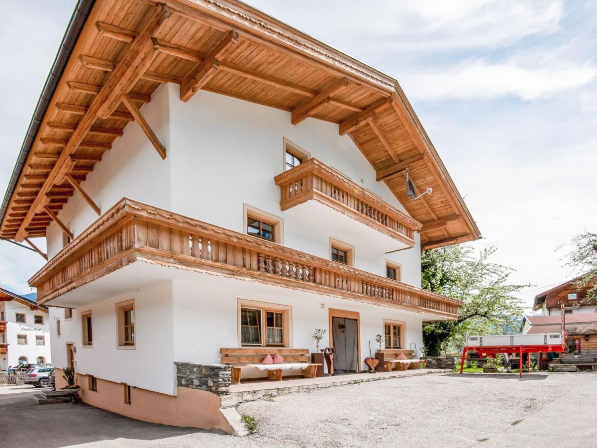 Attractive Apartment In Hainzenberg With Ski Room Екстериор снимка