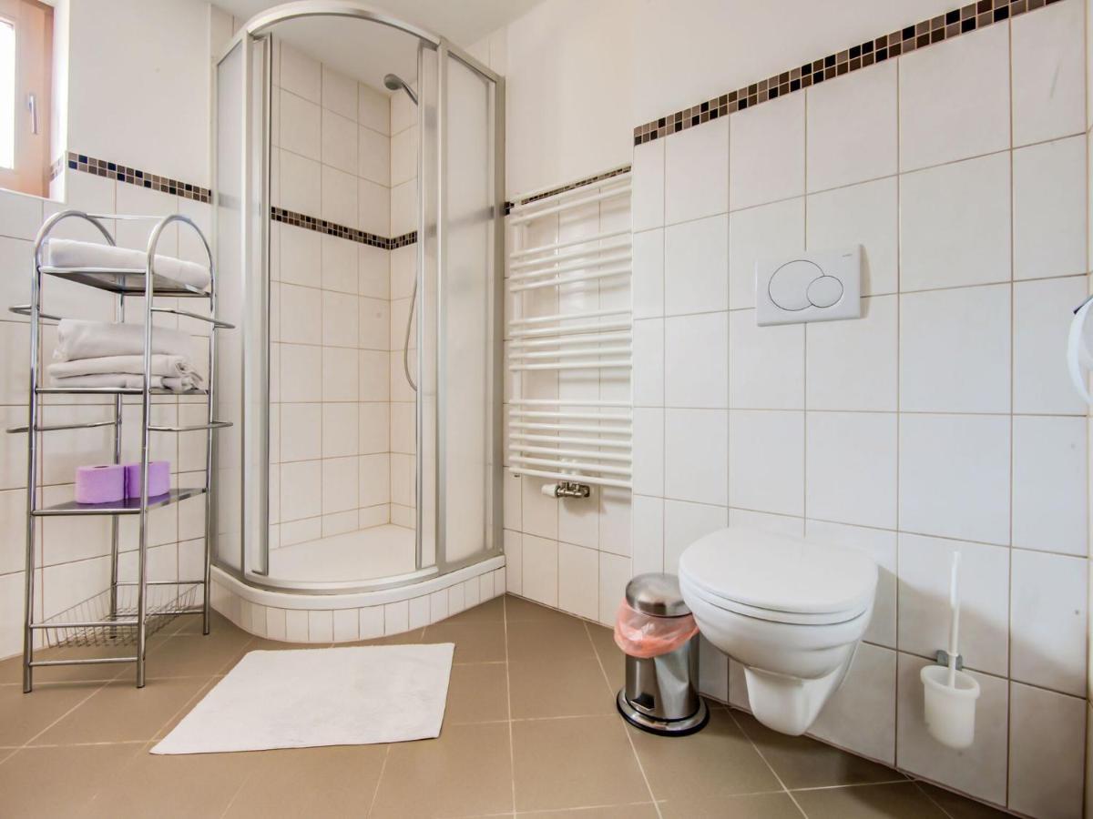 Attractive Apartment In Hainzenberg With Ski Room Екстериор снимка